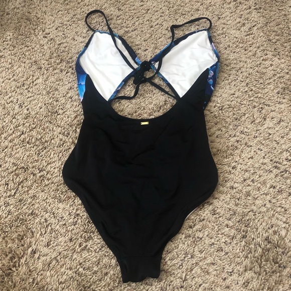NWOT VS PINK One Piece Cutout Swimsuit Medium - Picture 2 of 5